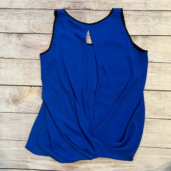 Express Split Back Top - Medium - Picture 3 of 6